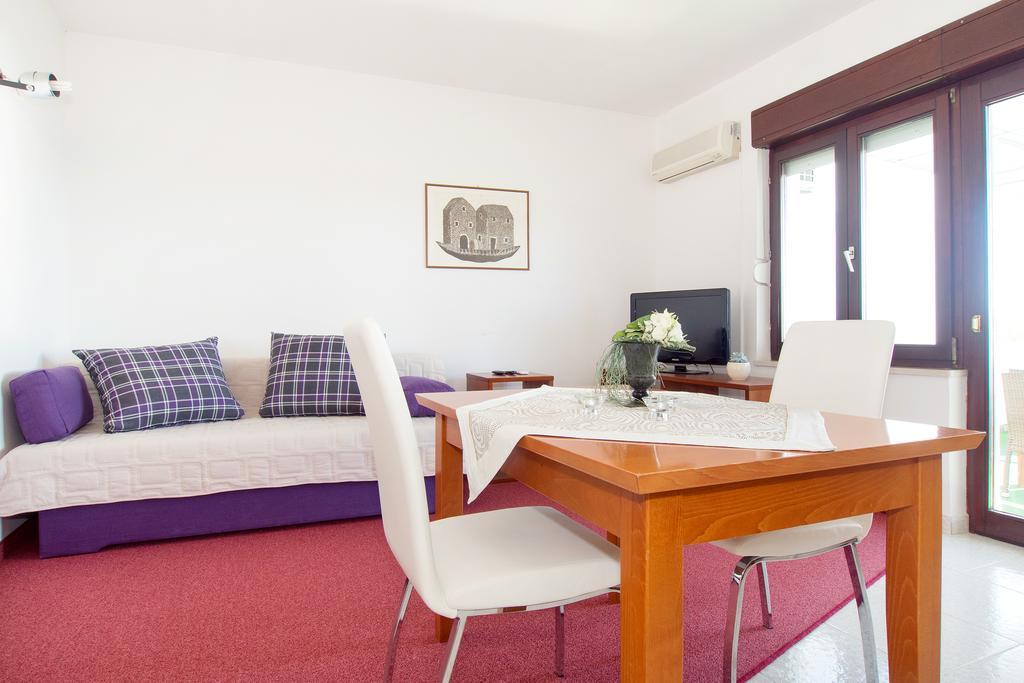 Beach Guesthouse Mediteran Podstrana Rum bild