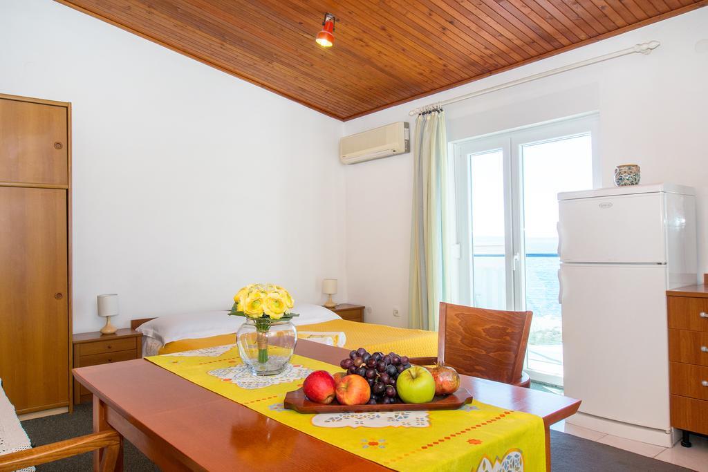 Beach Guesthouse Mediteran Podstrana Rum bild